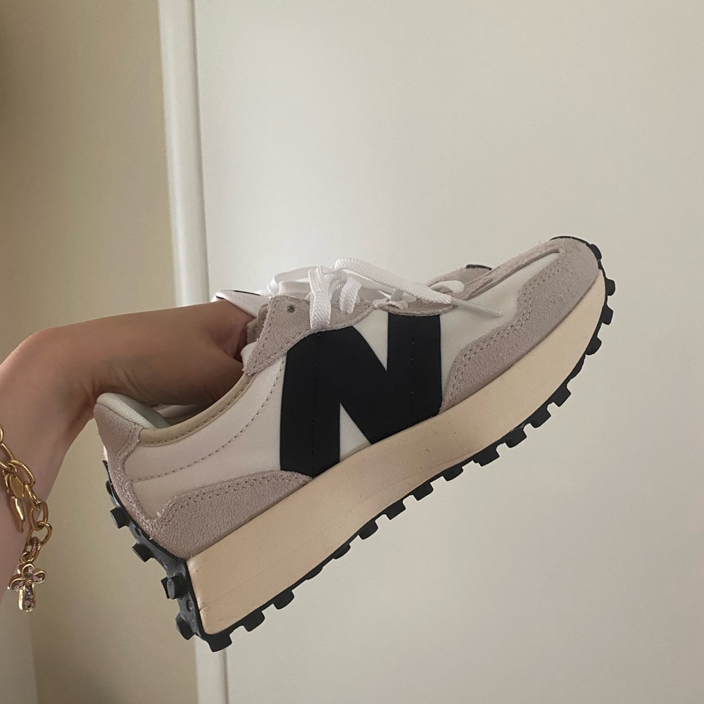 New Balance 327 in sea salt with white/black